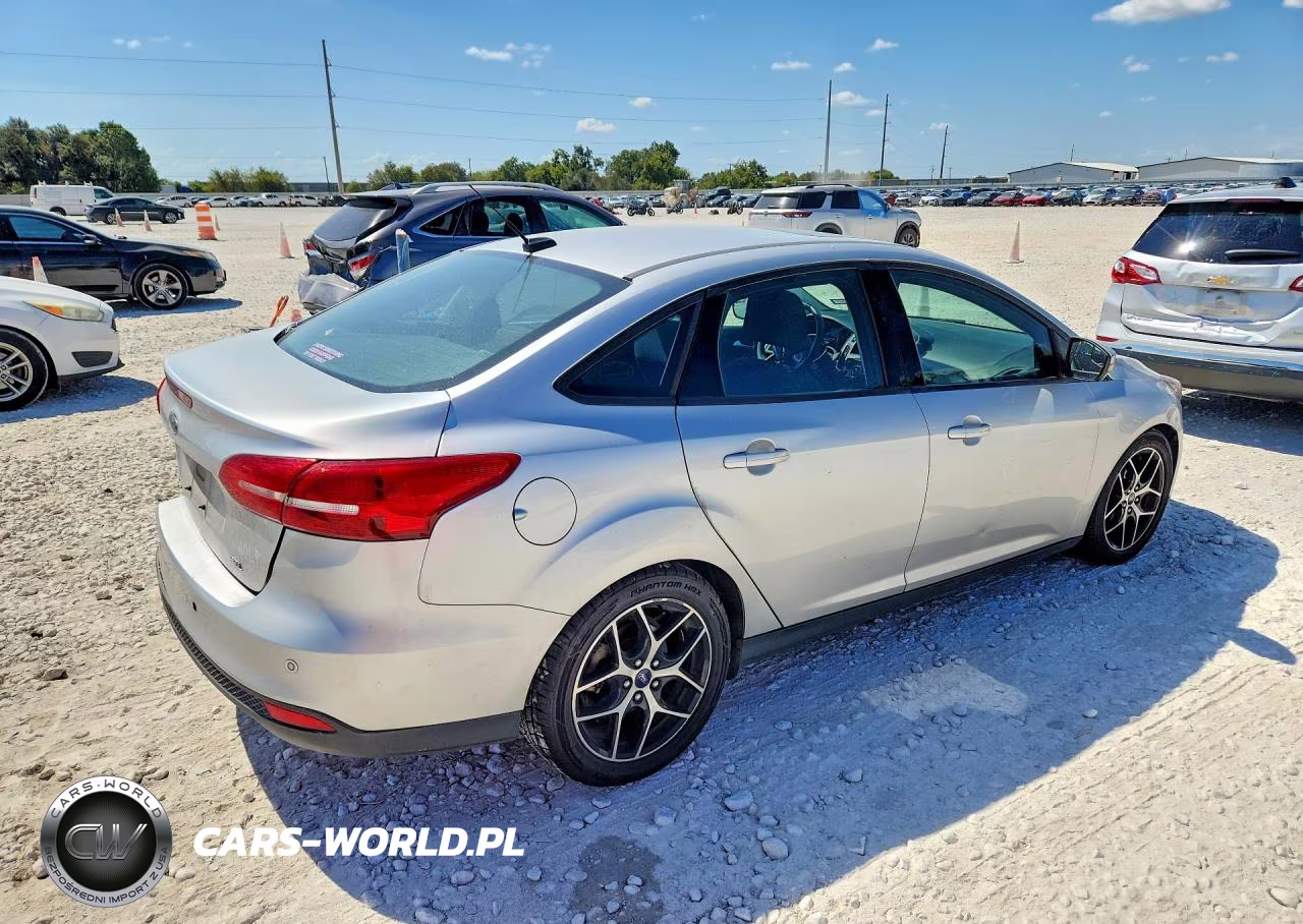 2018 Ford Focus Sel VIN:1FADP3H23JL216497 - 3