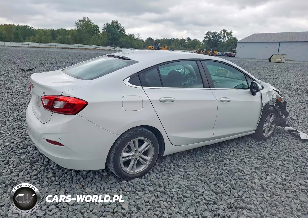 2018 Chevrolet Cruze Lt VIN:1G1BE5SM2J7104627 - 3