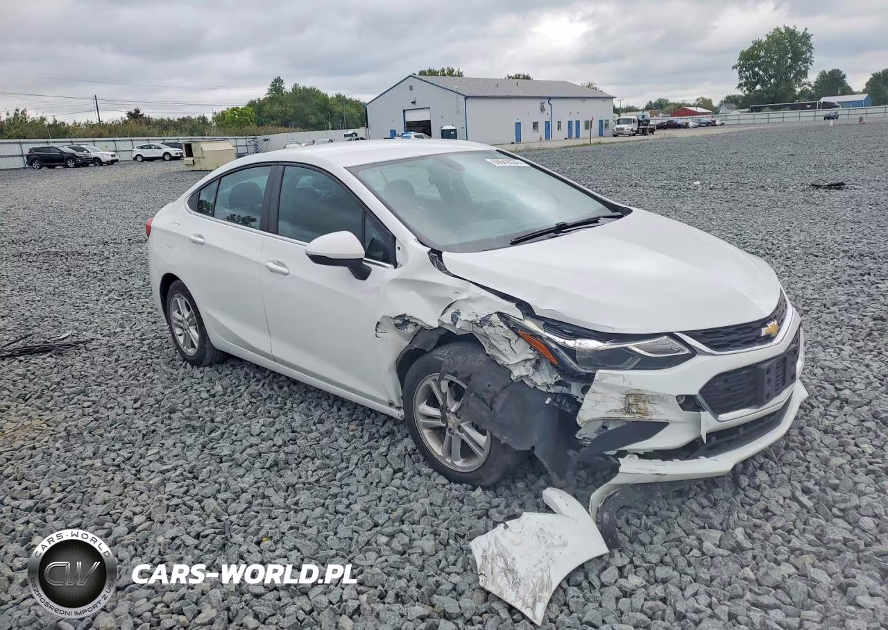 2018 Chevrolet Cruze Lt VIN:1G1BE5SM2J7104627 - 4