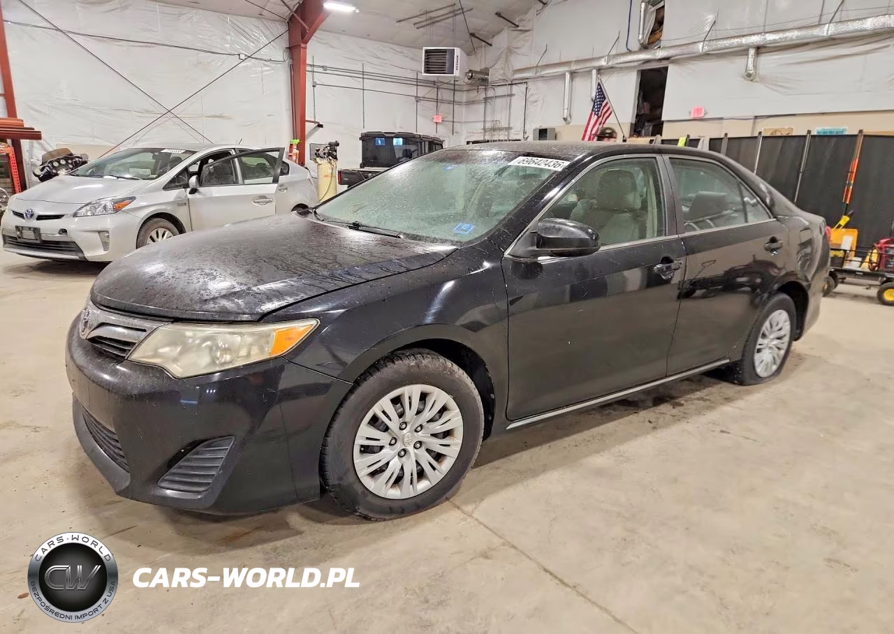 2012 Toyota Camry Le – zdjęcie 1 z 12