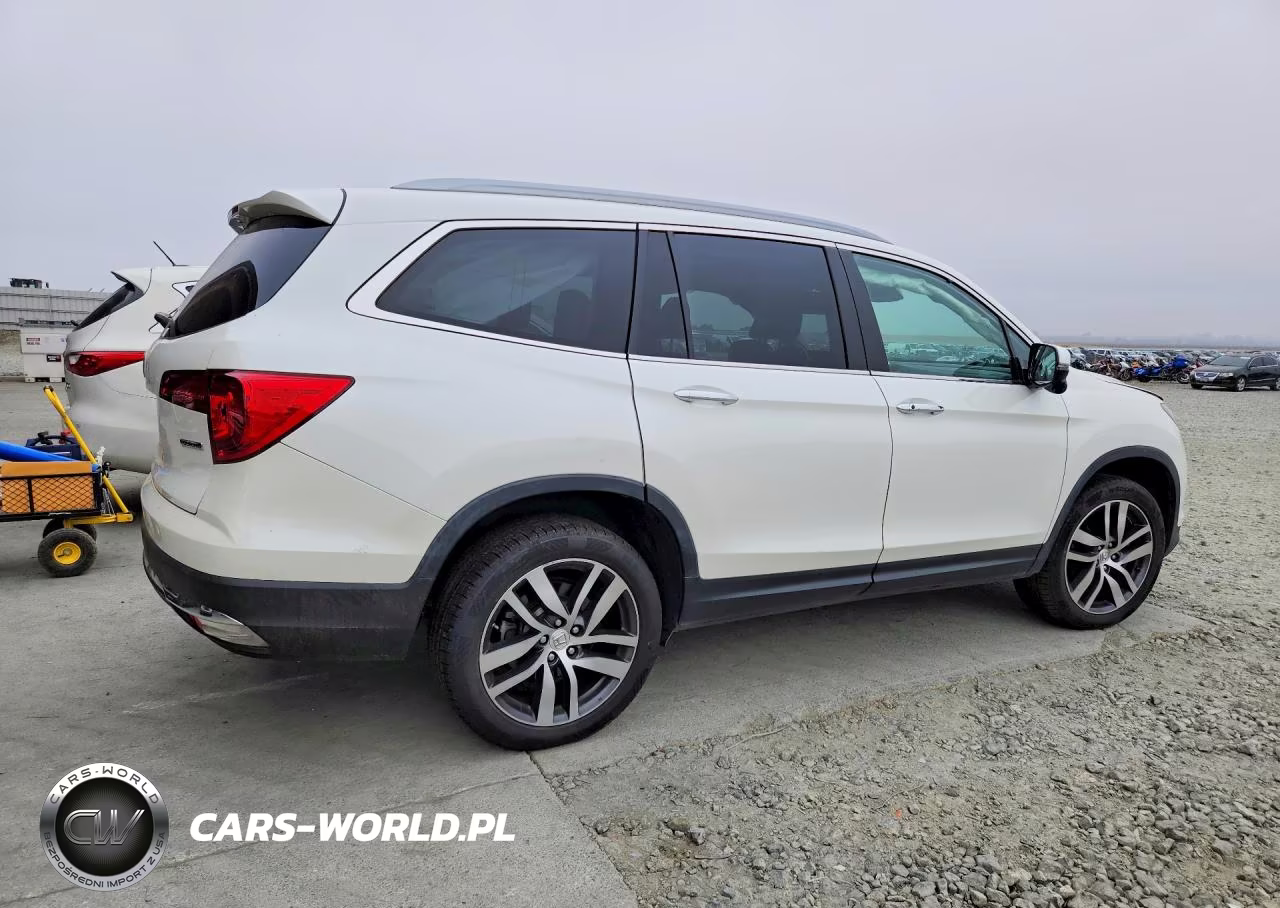 2017 Honda Pilot Touring VIN:5FNYF5H96HB026567 - 3