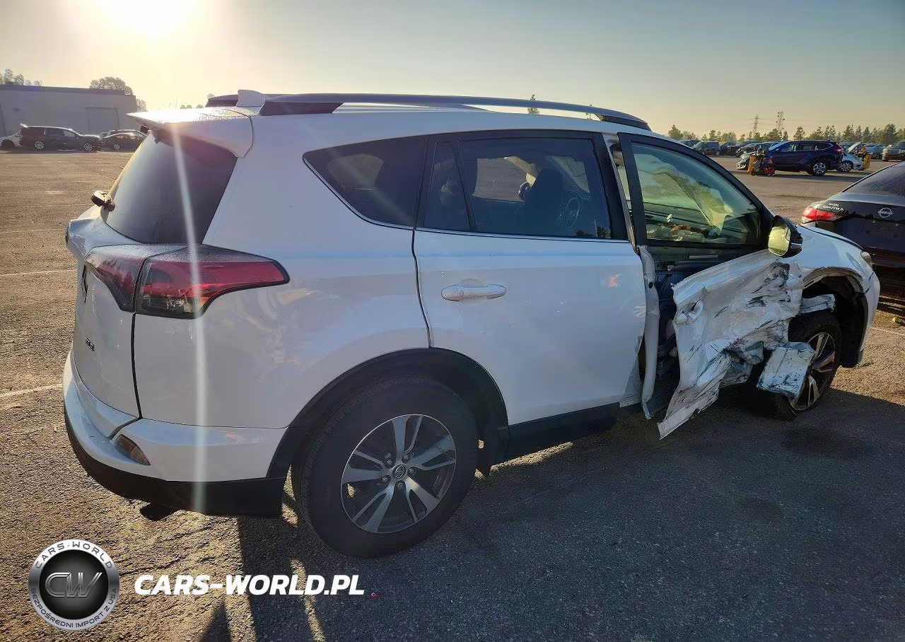 2017 Toyota Rav4 Xle VIN:JTMWFREV0HJ704674 - 3