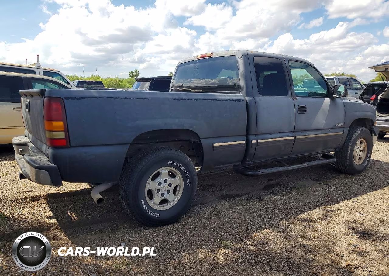 2001 Chevrolet Silverado C1500 VIN:2GCEC19T611209555 - 3
