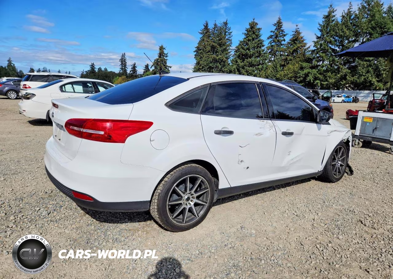 2018 Ford Focus S VIN:1FADP3E27JL313903 - 3
