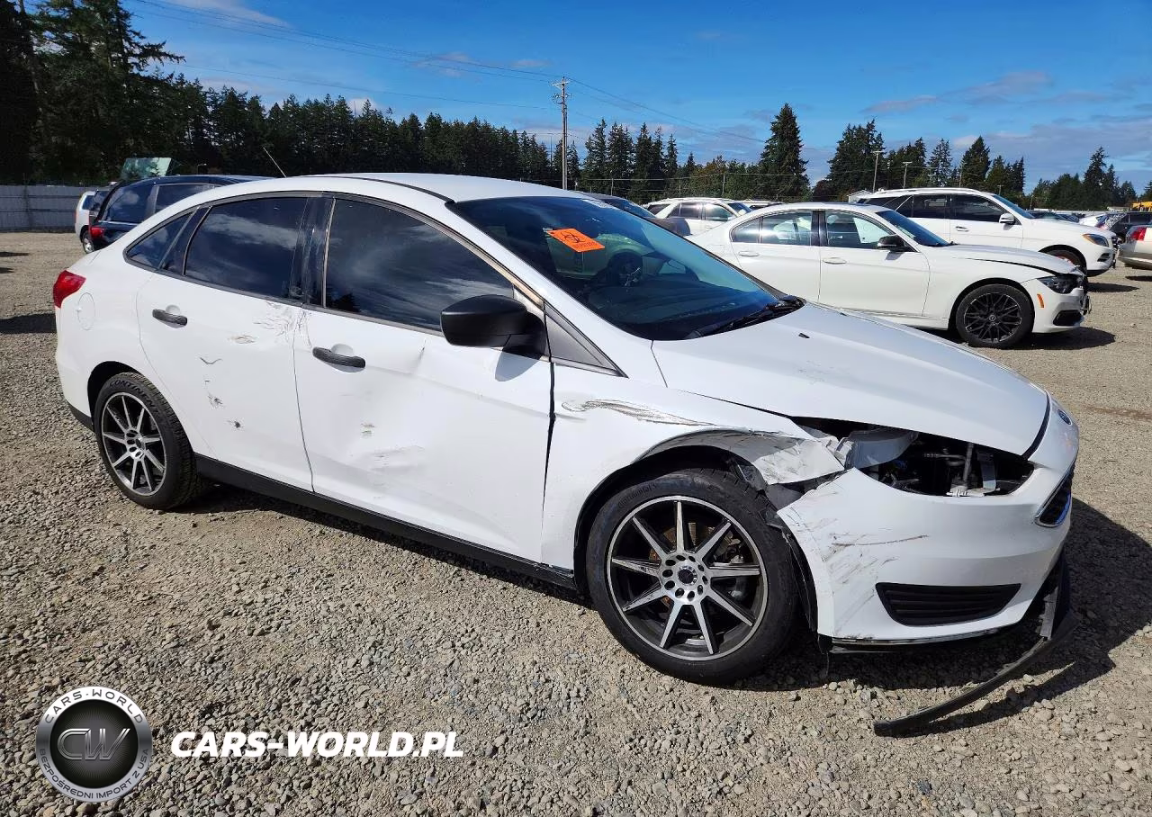 2018 Ford Focus S VIN:1FADP3E27JL313903 - 4