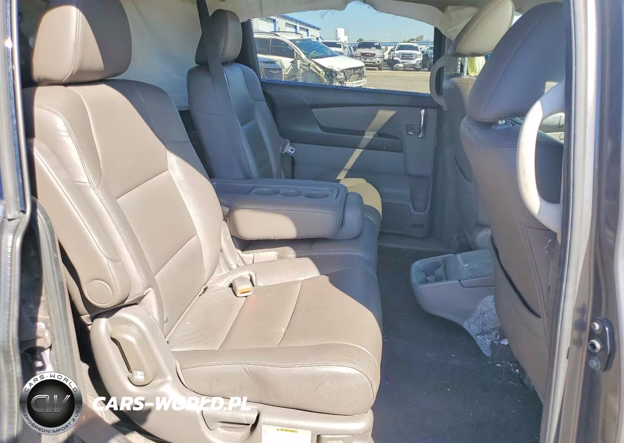 2015 Honda Odyssey Touring VIN:5FNRL5H92FB091541 - 11