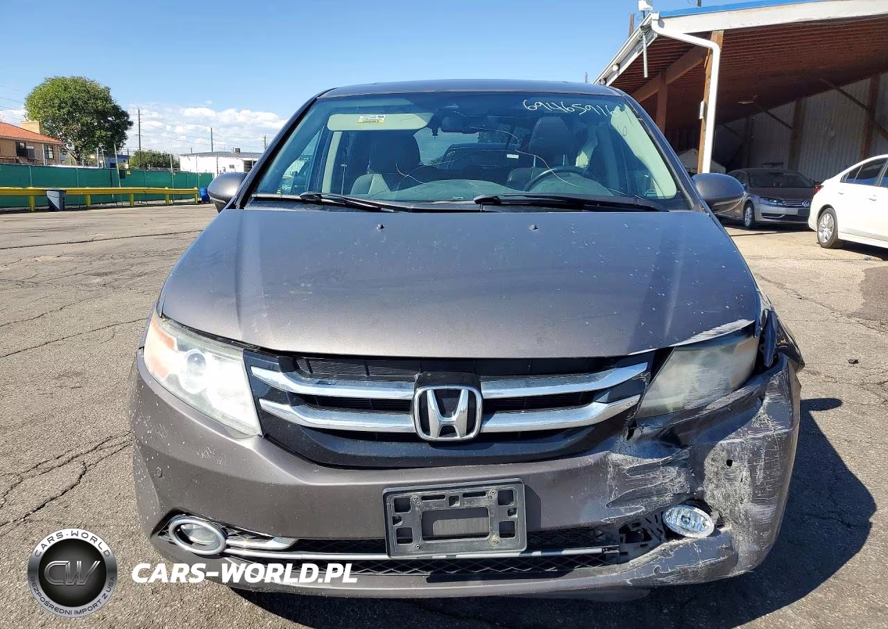 2015 Honda Odyssey Touring VIN:5FNRL5H92FB091541 - 5