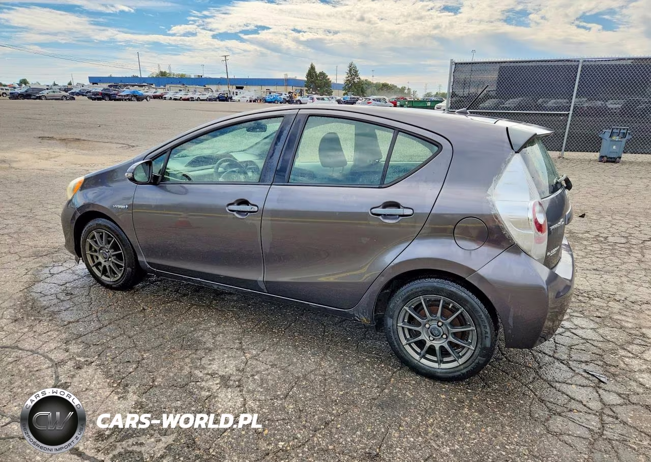 2013 Toyota Prius C Two VIN:JTDKDTB3XD1540140 - 2
