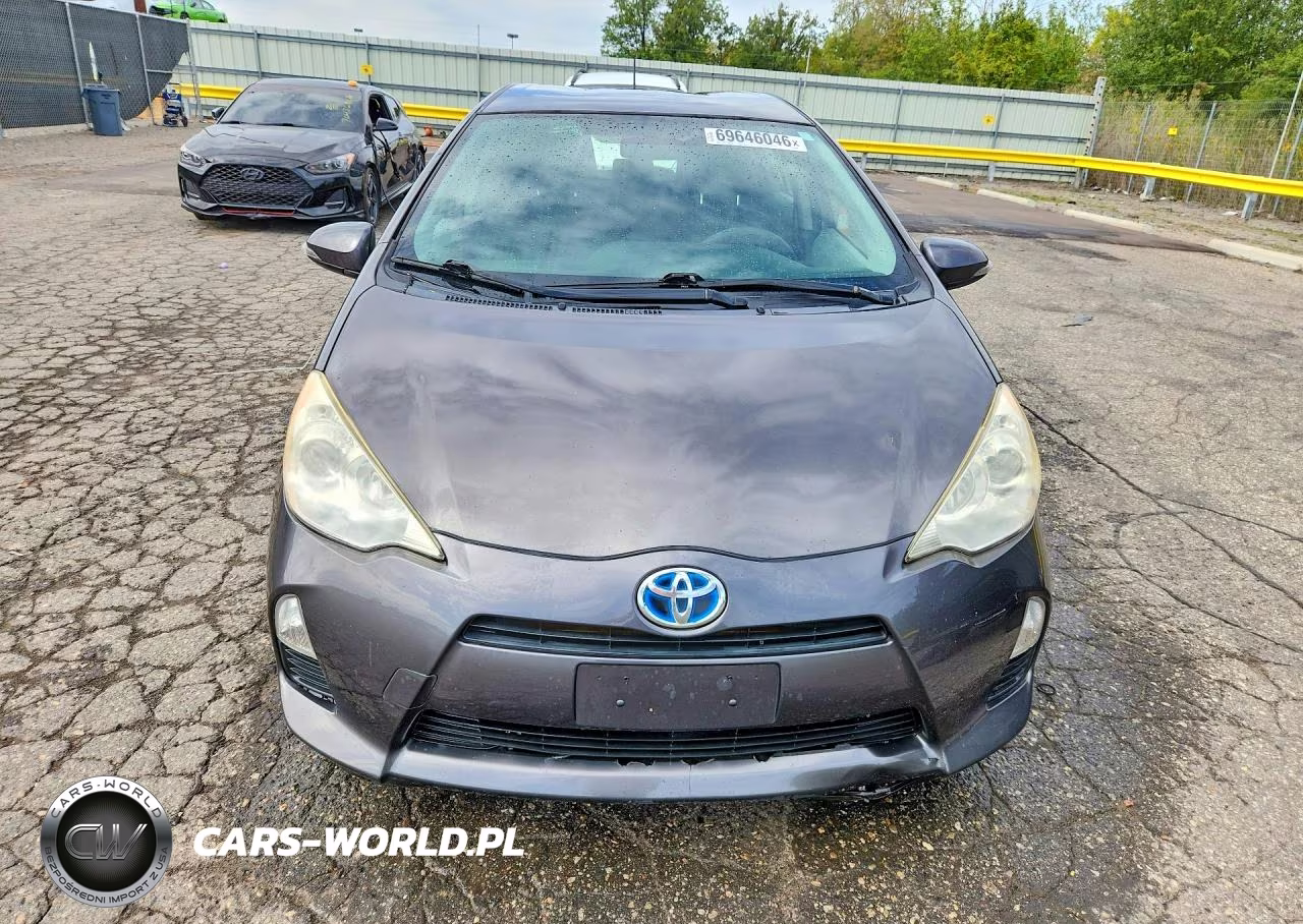 2013 Toyota Prius C Two VIN:JTDKDTB3XD1540140 - 5