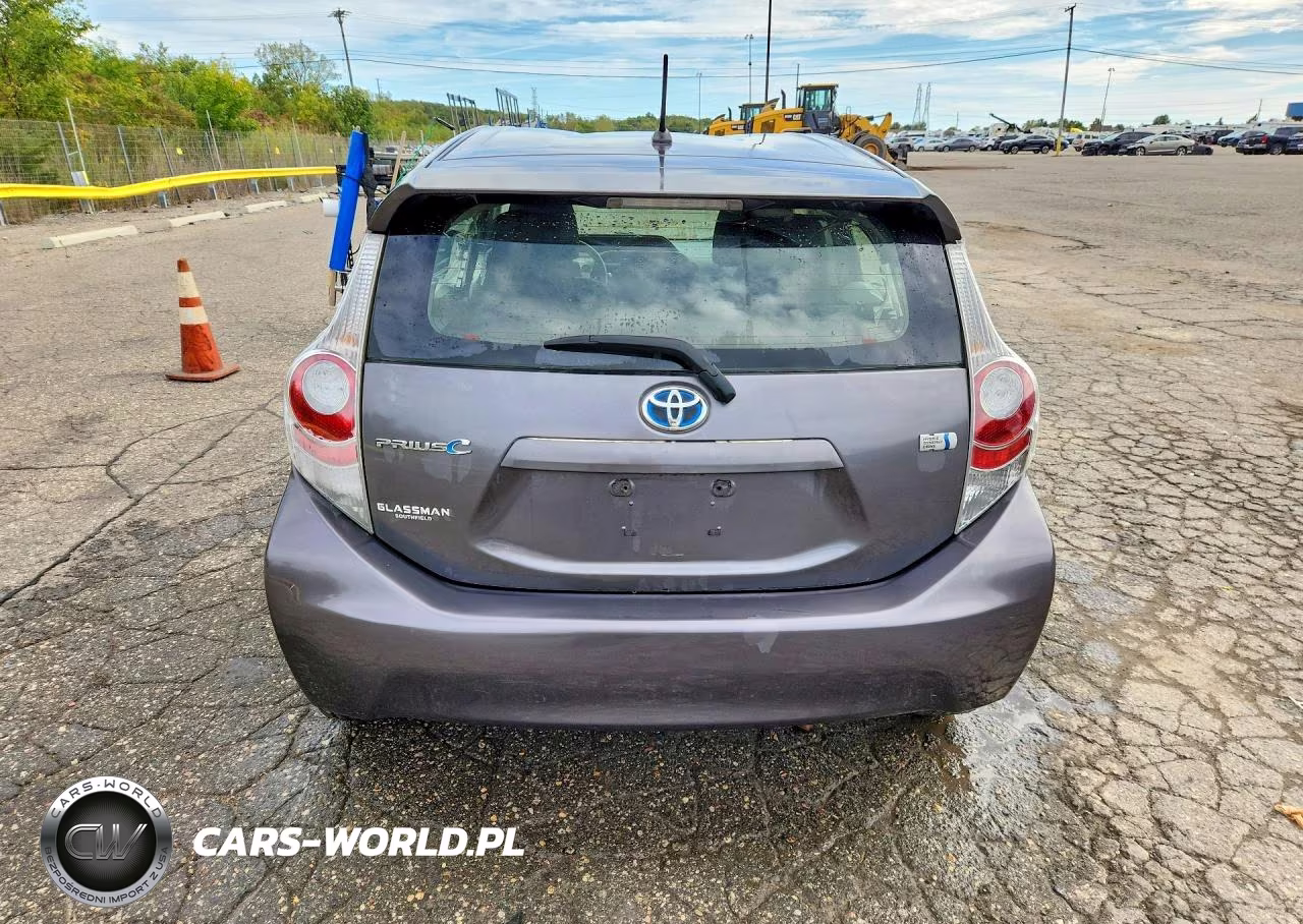 2013 Toyota Prius C Two VIN:JTDKDTB3XD1540140 - 6