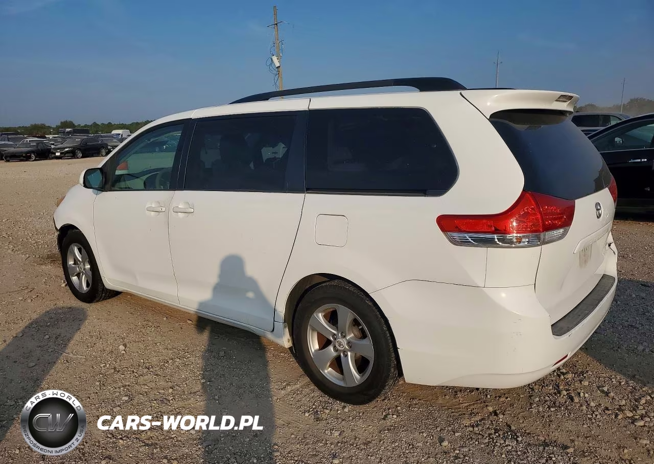 2012 Toyota Sienna Le VIN:5TDKK3DC2CS216331 - 2
