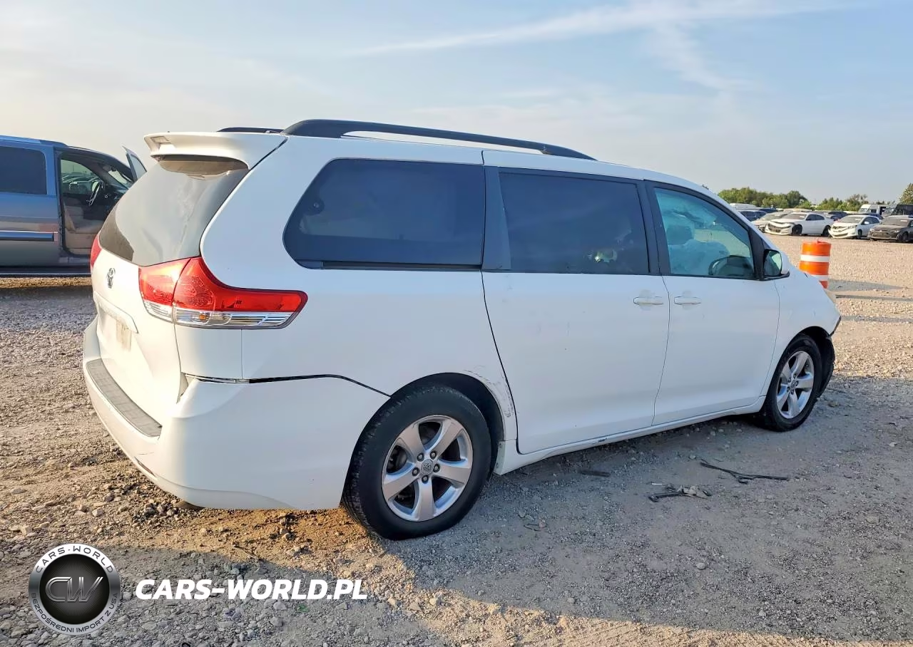2012 Toyota Sienna Le VIN:5TDKK3DC2CS216331 - 3
