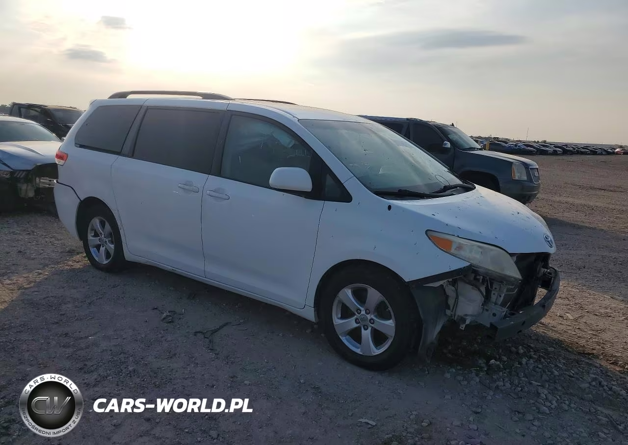 2012 Toyota Sienna Le VIN:5TDKK3DC2CS216331 - 4