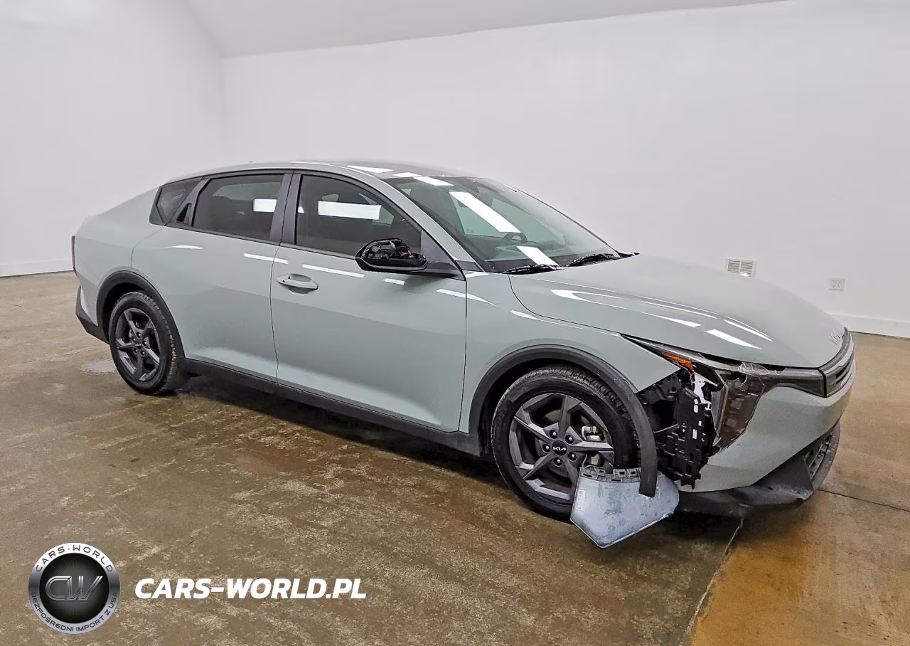 2025 Kia K4 Lxs VIN:3KPFT4DE3SE119363 - 4
