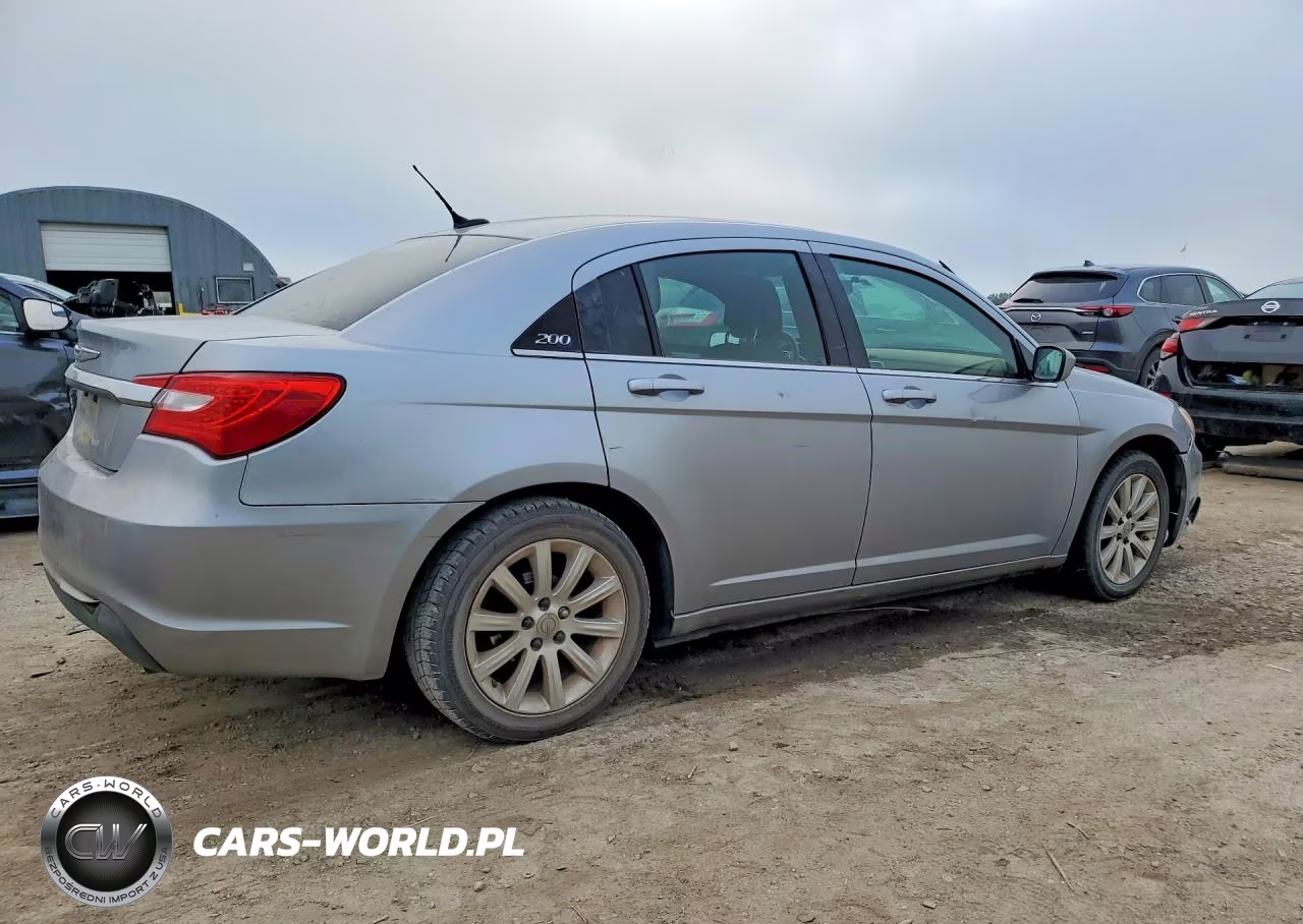 2014 Chrysler 200 Touring VIN:1C3CCBBG0EN144754 - 3