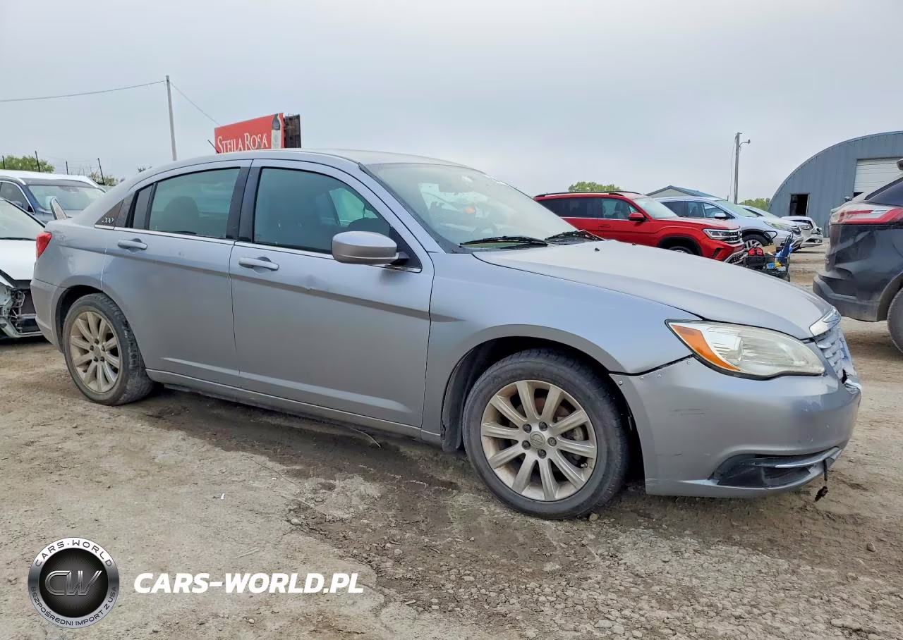 2014 Chrysler 200 Touring VIN:1C3CCBBG0EN144754 - 4
