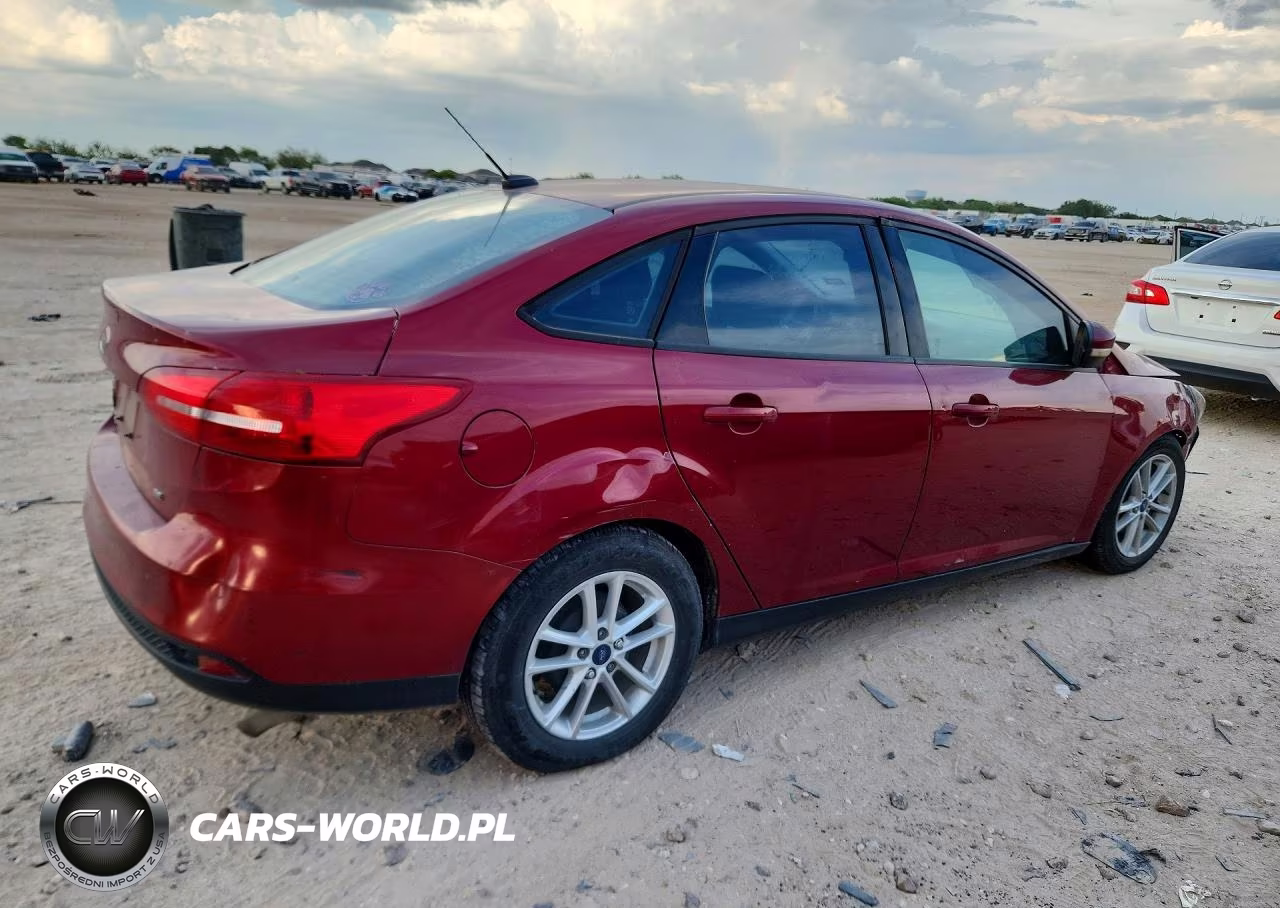 2017 Ford Focus Se VIN:1FADP3F23HL347667 - 3