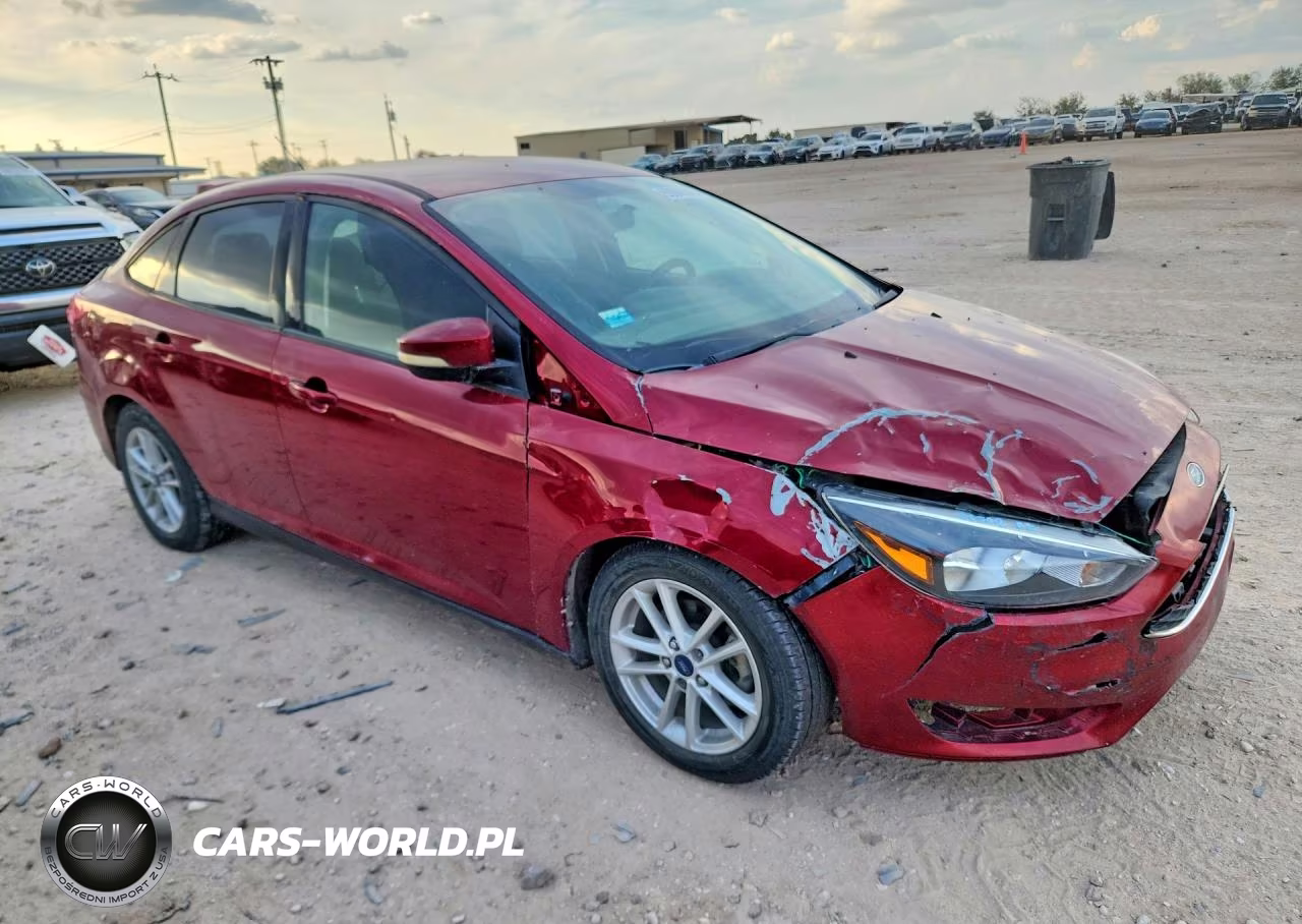 2017 Ford Focus Se VIN:1FADP3F23HL347667 - 4