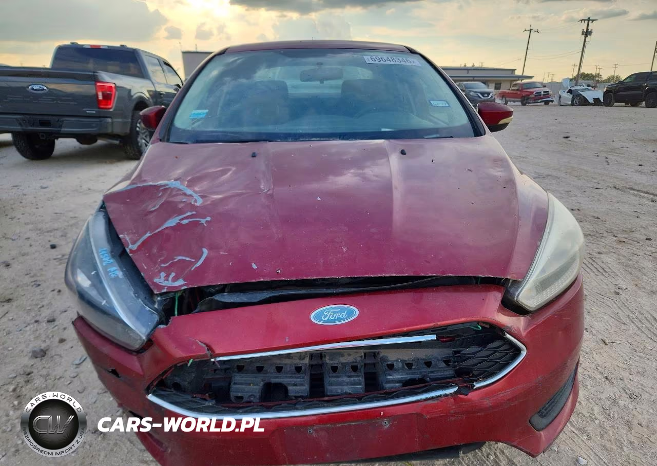 2017 Ford Focus Se VIN:1FADP3F23HL347667 - 5