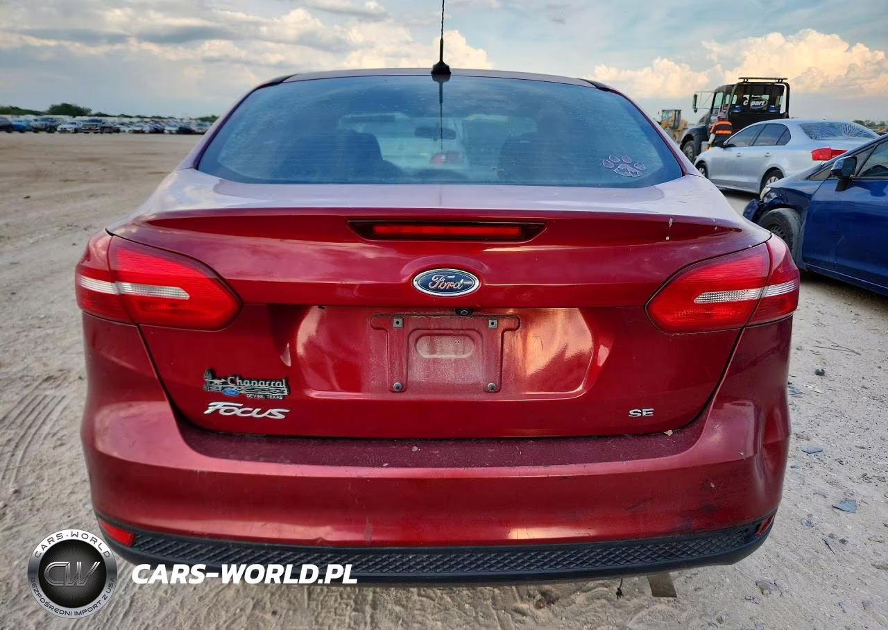 2017 Ford Focus Se VIN:1FADP3F23HL347667 - 6