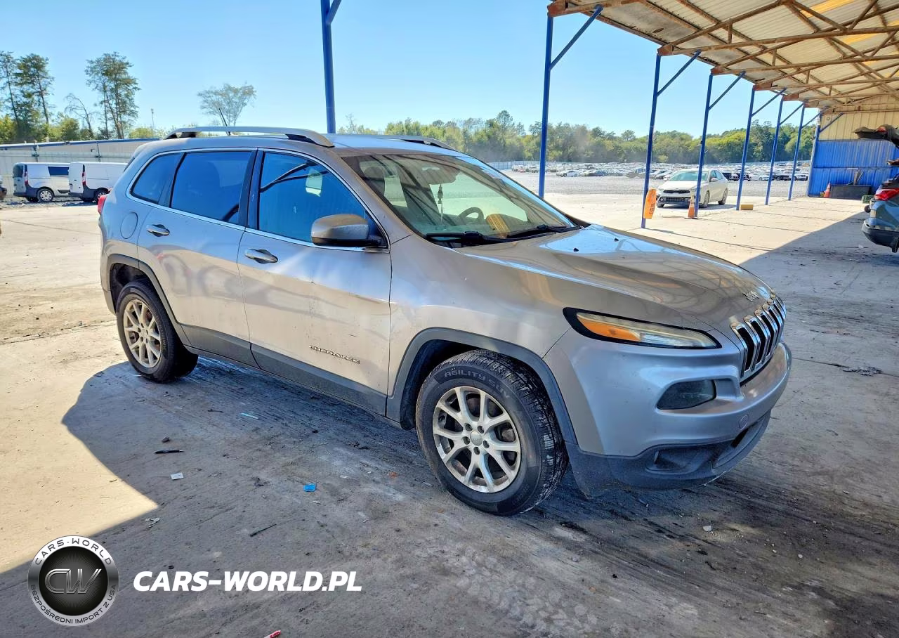 2014 Jeep Cherokee Latitude VIN:1C4PJLCBXEW185852 - 4