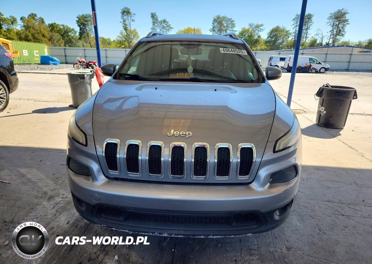 2014 Jeep Cherokee Latitude VIN:1C4PJLCBXEW185852 - 5