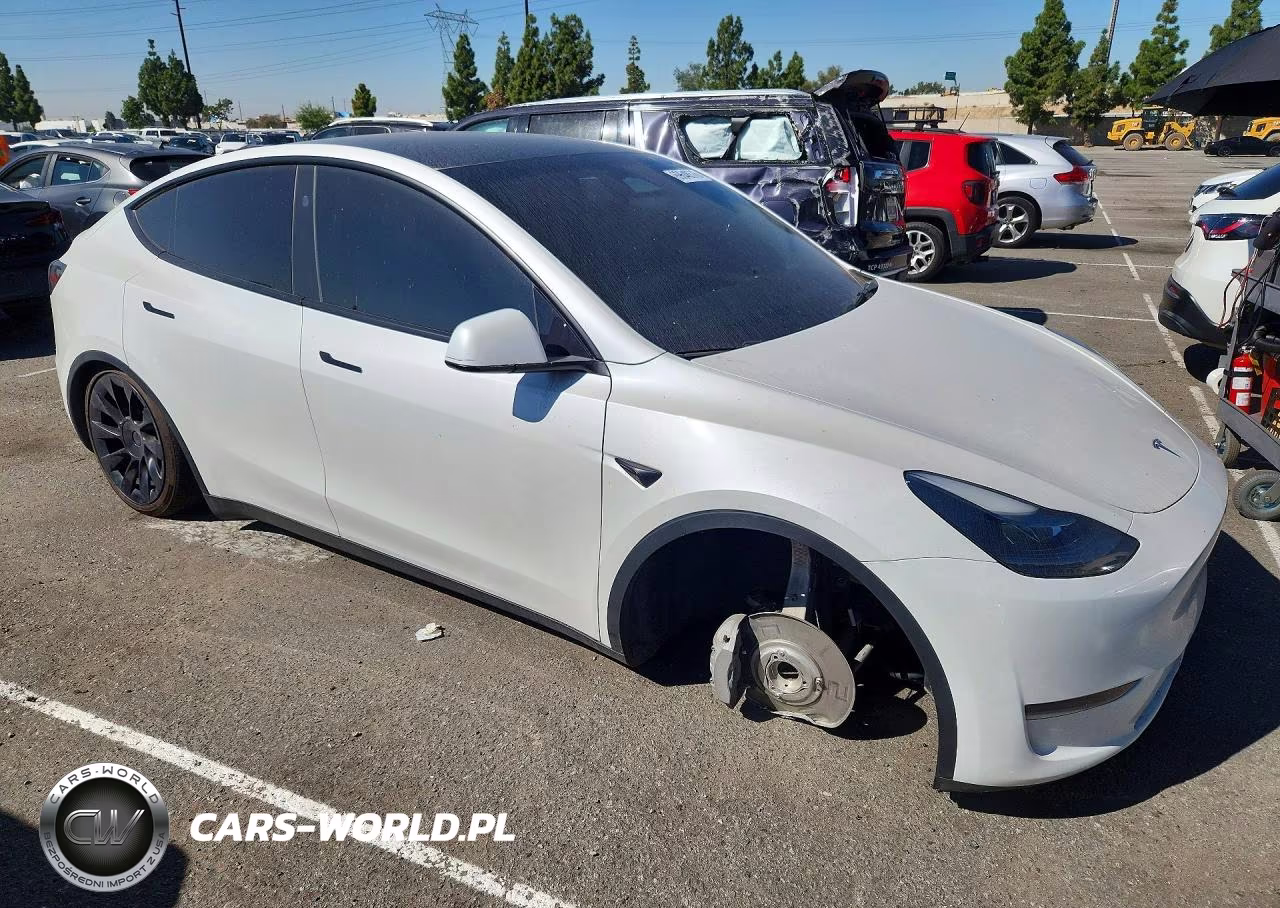 2021 Tesla Model Y VIN:7SAYGDED8RF008883 - 4