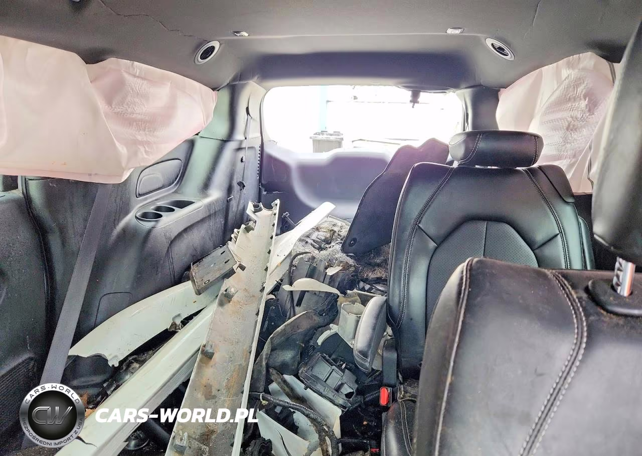 2025 Chrysler Pacifica Select VIN:2C4RC1BG7SR541778 - 10