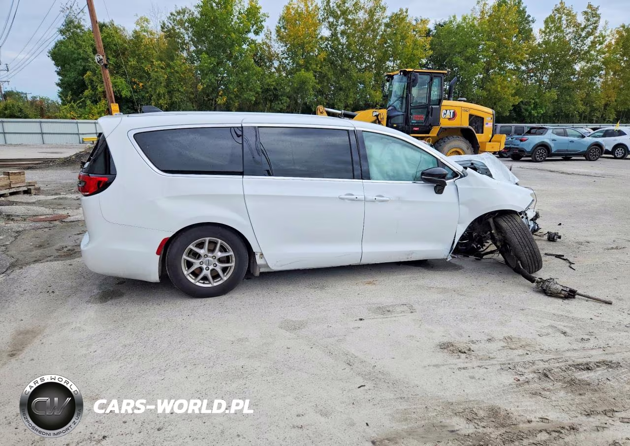 2025 Chrysler Pacifica Select VIN:2C4RC1BG7SR541778 - 3