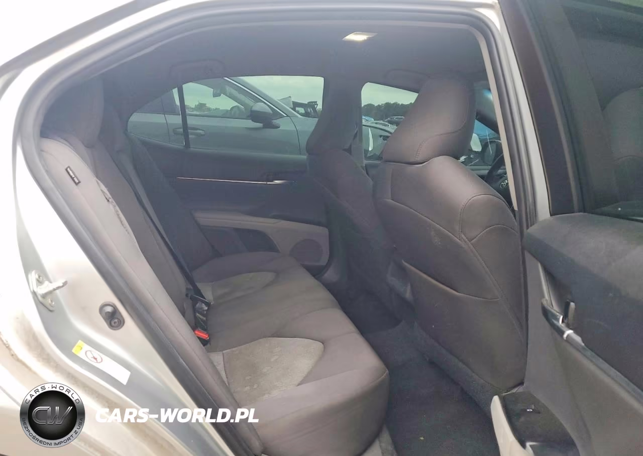 2018 Toyota Camry Le VIN:4T1B11HK7JU547449 - 10
