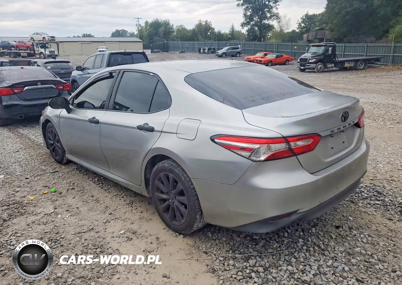 2018 Toyota Camry Le VIN:4T1B11HK7JU547449 - 2