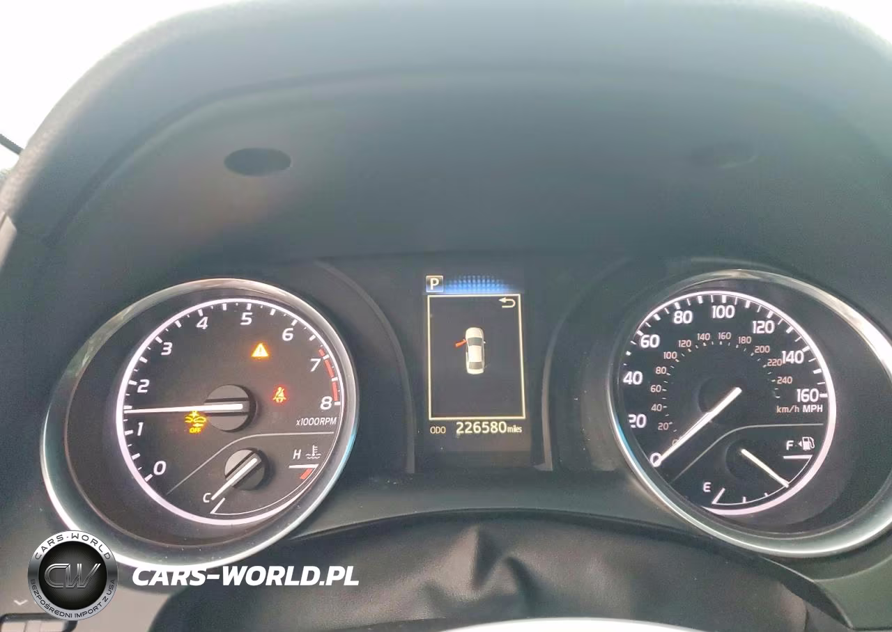 2018 Toyota Camry Le VIN:4T1B11HK7JU547449 - 9