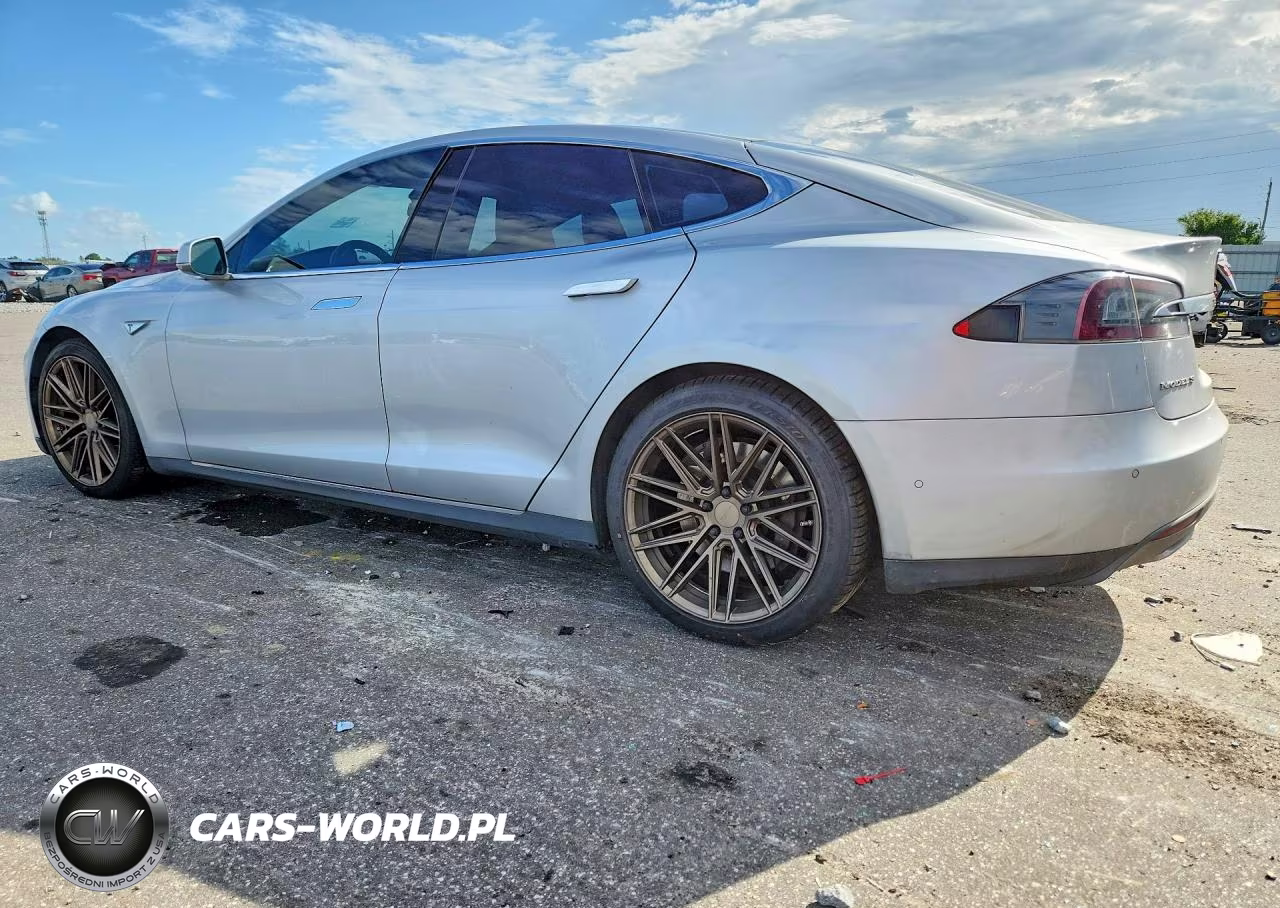 2016 Tesla Model S VIN:5YJSA1E26GF131824 - 2