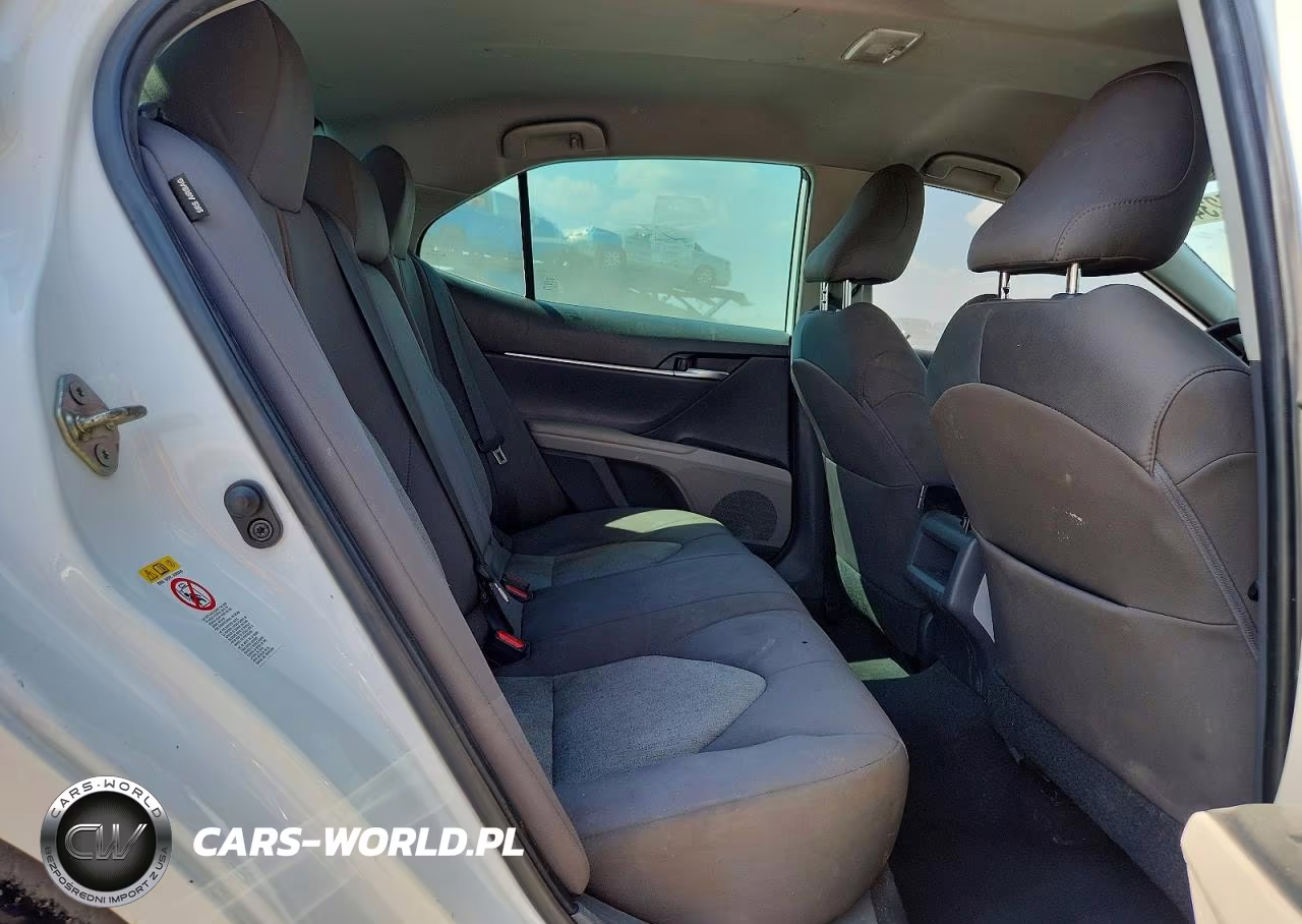 2019 Toyota Camry Le VIN:4T1B11HK8KU227199 - 10