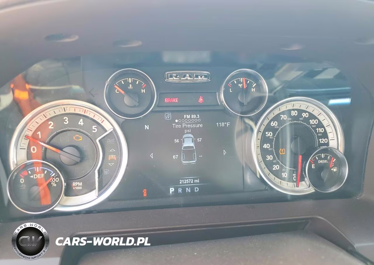 2018 Ram 2500 Laramie VIN:3C6UR5KL0JG179270 - 9