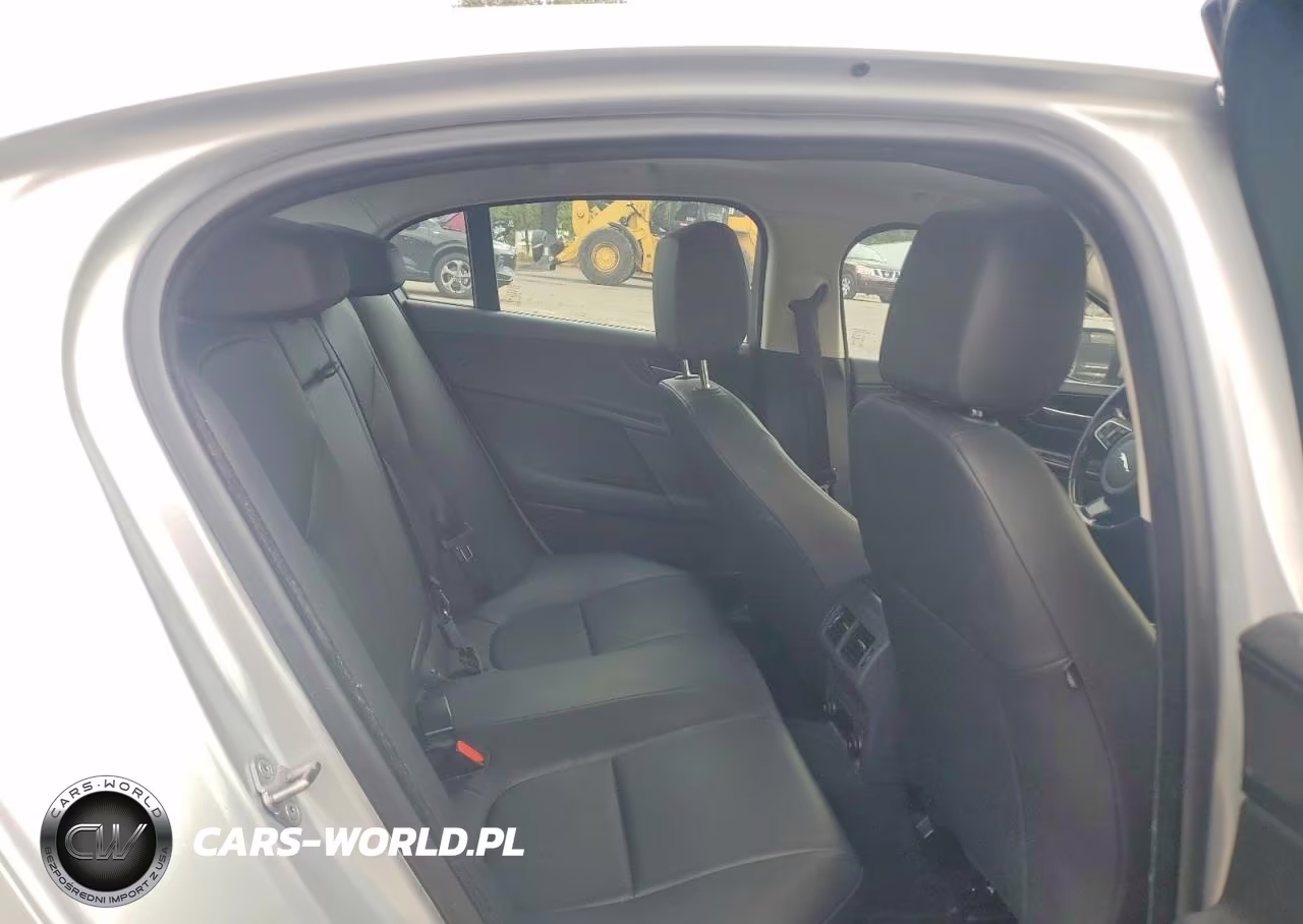 2018 Jaguar Xe Premium VIN:SAJAD4FX7JCP34561 - 10