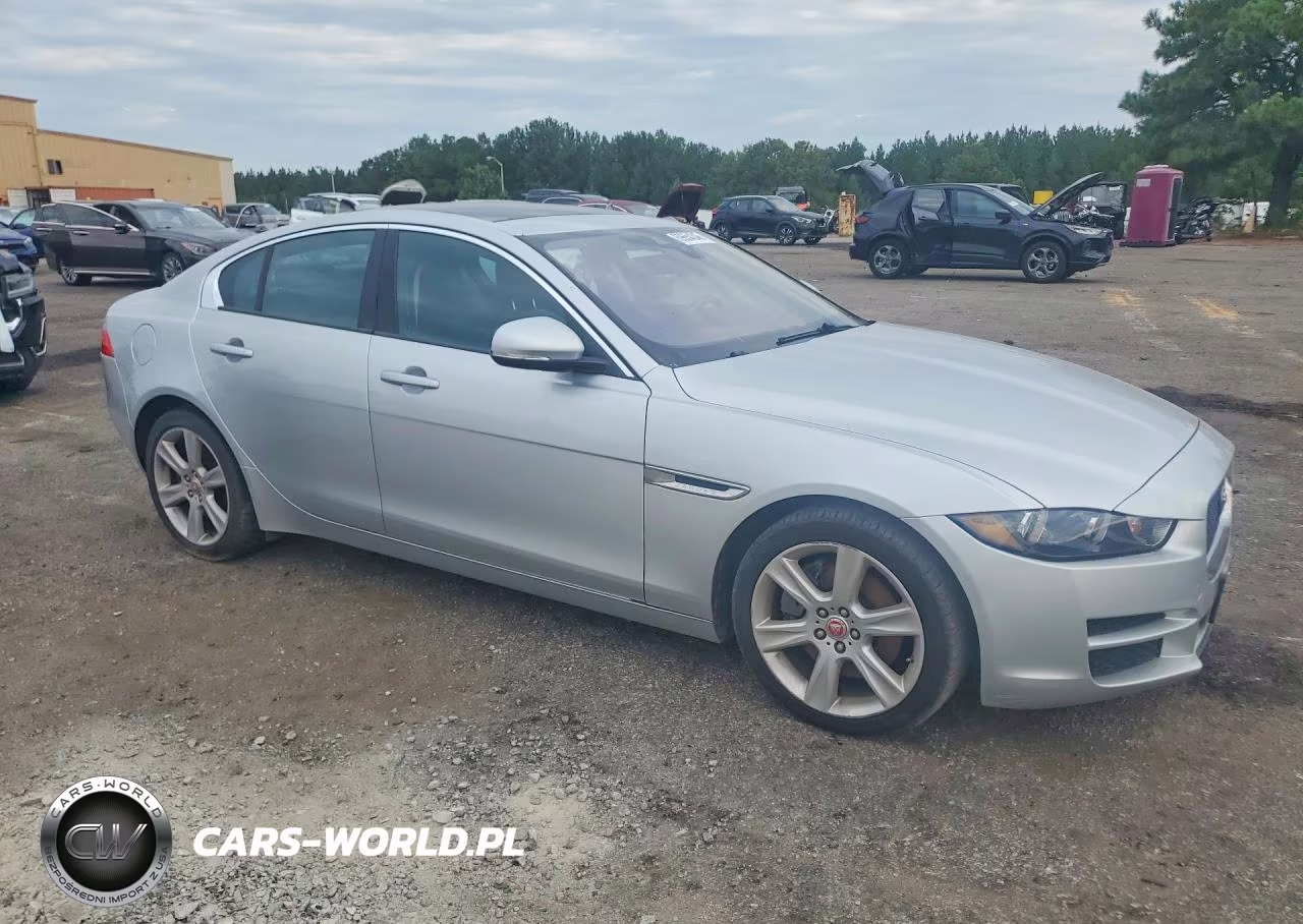 2018 Jaguar Xe Premium VIN:SAJAD4FX7JCP34561 - 4