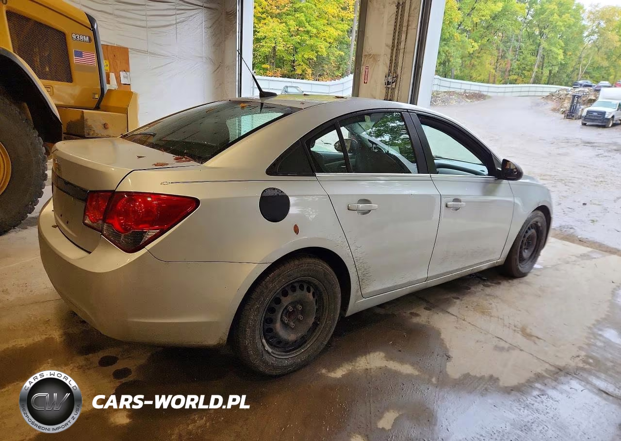 2012 Chevrolet Cruze Ls VIN:1G1PD5SH6C7133059 - 3