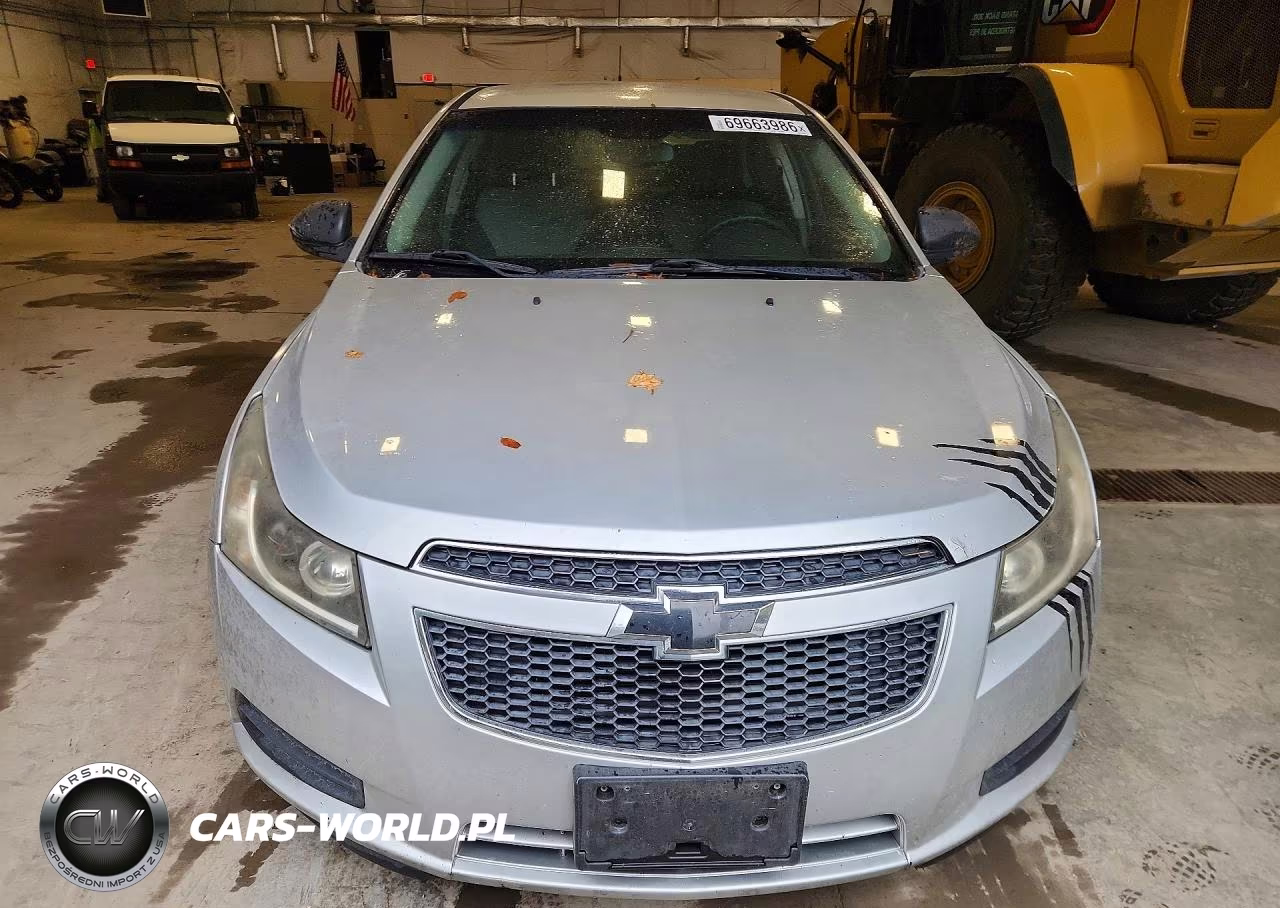 2012 Chevrolet Cruze Ls VIN:1G1PD5SH6C7133059 - 5