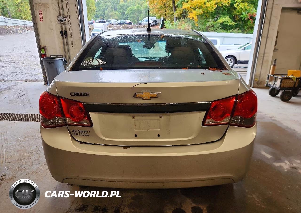 2012 Chevrolet Cruze Ls VIN:1G1PD5SH6C7133059 - 6