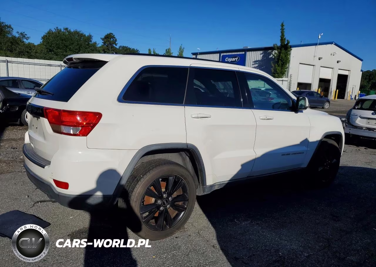 2012 Jeep Grand Cherokee Laredo VIN:1C4RJFAG4CC329306 - 3