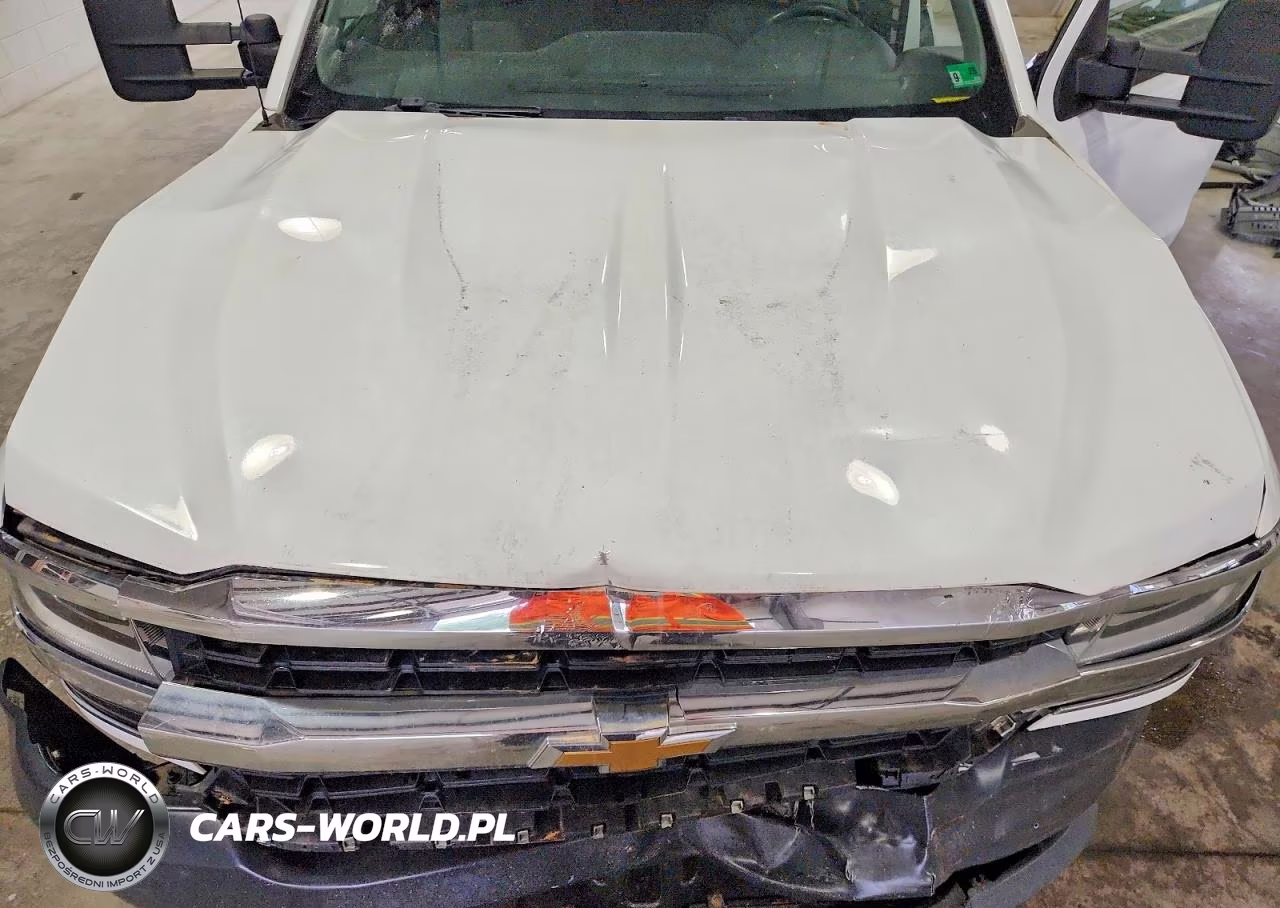 2018 Chevrolet Silverado C1500 VIN:1GCRCNEC5JZ201355 - 11