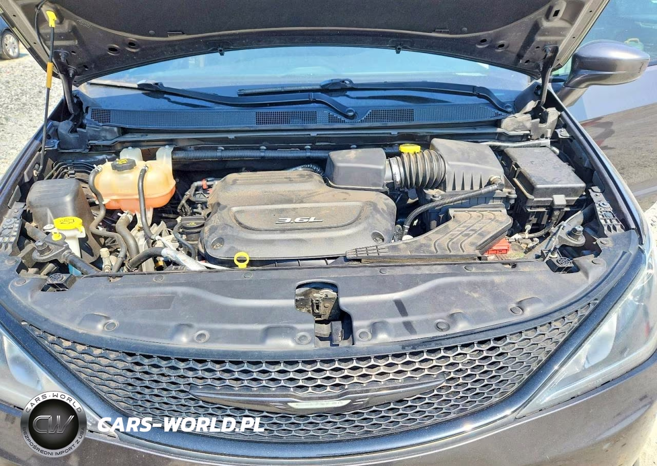 2018 Chrysler Pacifica Touring L VIN:2C4RC1BG8JR167163 - 12
