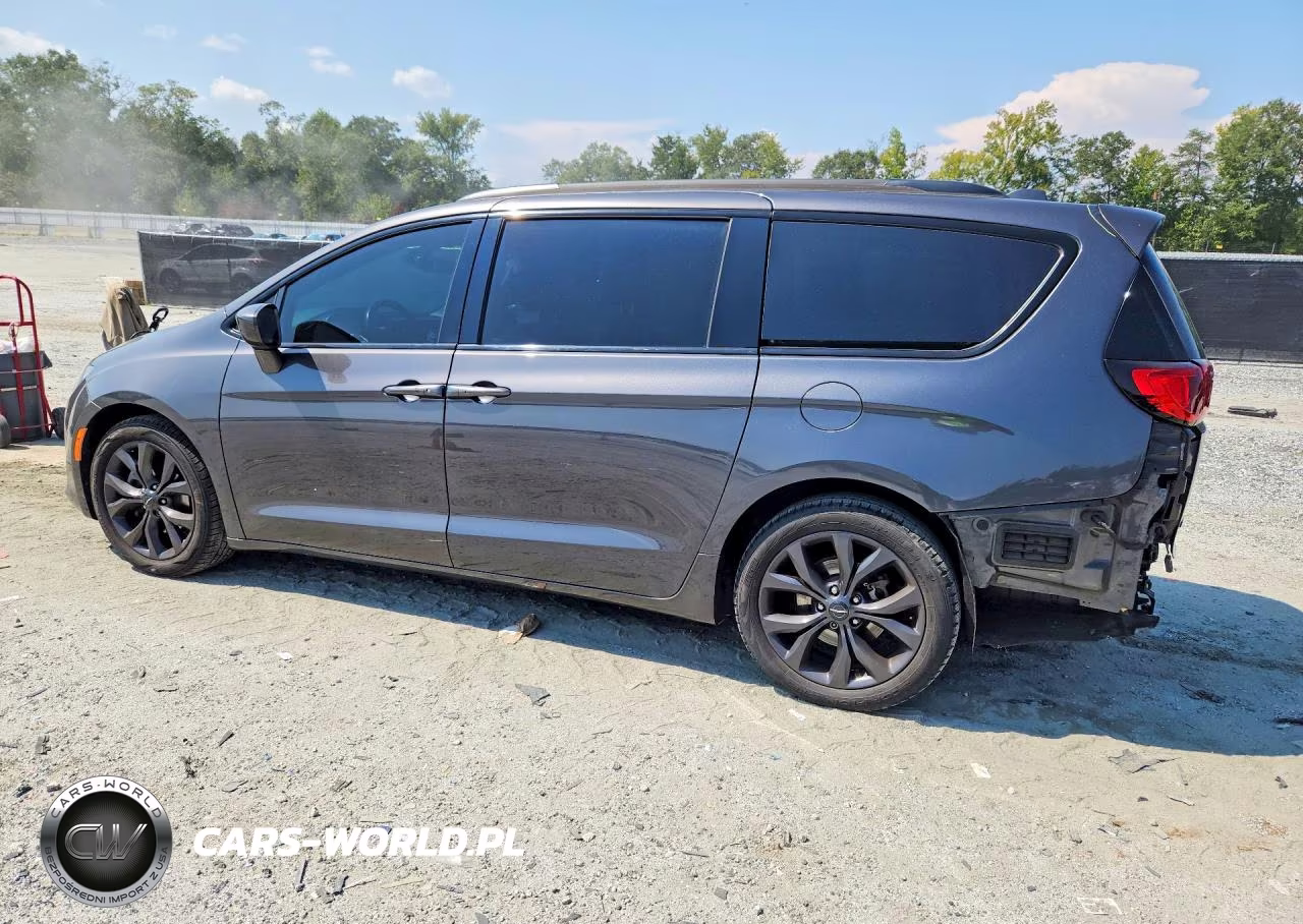 2018 Chrysler Pacifica Touring L VIN:2C4RC1BG8JR167163 - 2