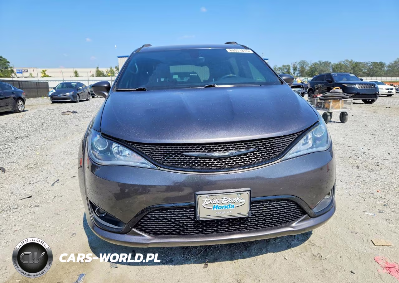 2018 Chrysler Pacifica Touring L VIN:2C4RC1BG8JR167163 - 5