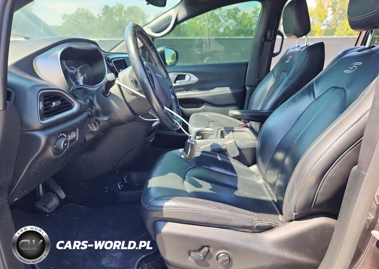 2018 Chrysler Pacifica Touring L VIN:2C4RC1BG8JR167163 - 7