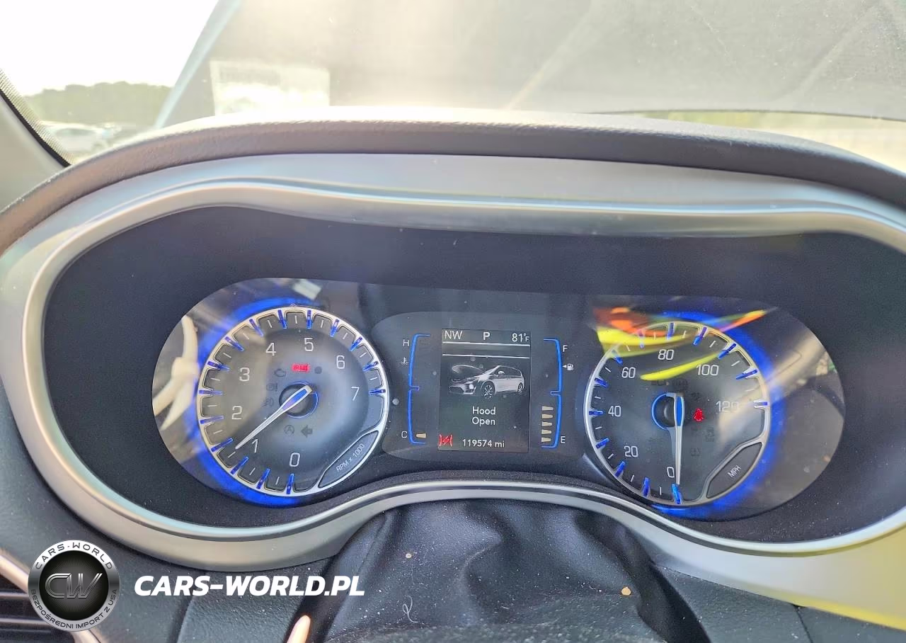 2018 Chrysler Pacifica Touring L VIN:2C4RC1BG8JR167163 - 9