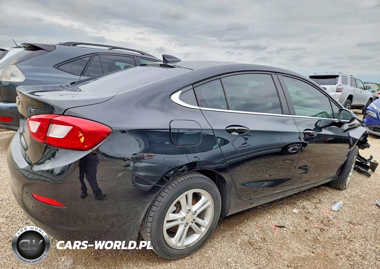 2018 Chevrolet Cruze Lt VIN:1G1BE5SM8J7152424 - 3