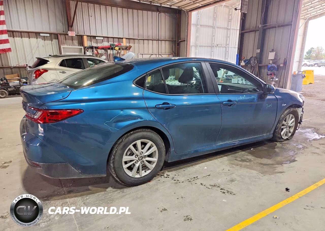 2026 Toyota Camry Le VIN:4T1DAACKXTU275501 - 3