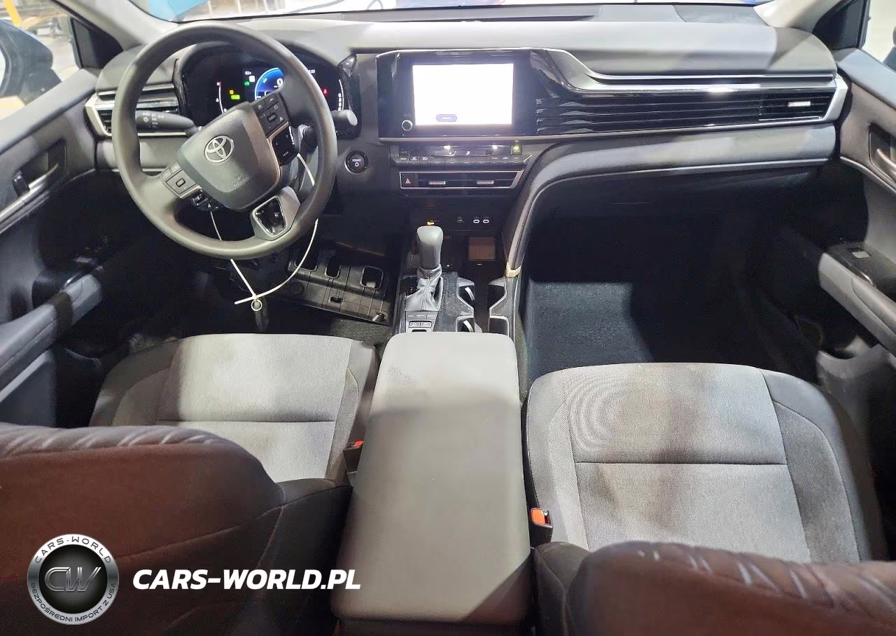 2026 Toyota Camry Le VIN:4T1DAACKXTU275501 - 8